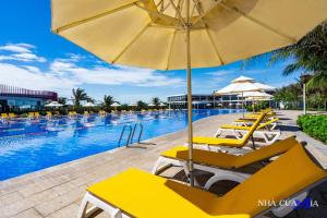 MIA Beach Villa - Oceanami Resort Long Hai Vung Tau内部或周边的泳池