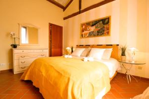 Casale Val D' ORCIA- Relax e lusso in Piscina客房内的一张或多张床位