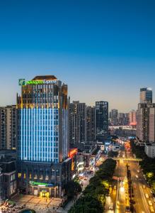 重庆重庆观音桥智选假日酒店的享有高楼城市美景