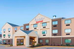 盖尔斯堡Fairfield Inn & Suites by Marriott Galesburg的紧急情况旅馆和套房的外部景观