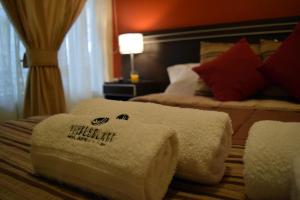 Hotel Suite & Spa Verdesolaro客房内的一张或多张床位