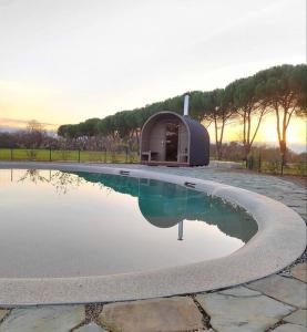 Villa Donnola: casa Rosmarino内部或周边的泳池