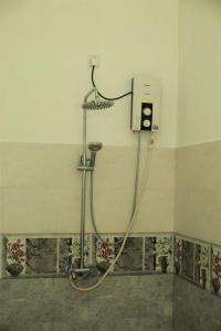 米瑞莎Panora Garden的浴室角落的淋浴
