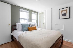 Dupont Circle 1BR nr U St Metro Glens Mkt WDC-178客房内的一张或多张床位