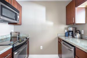 Foggy Bottom 1BR w Gym nr GWU Metro WDC-226的厨房或小厨房