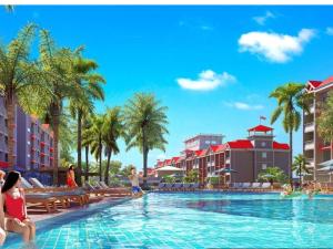 阿瓜斯-迪圣佩德罗São Pedro Thermas Resort Parque的棕榈树和建筑度假村的游泳池