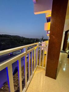马普萨Hotel Sai Advika的海景阳台。