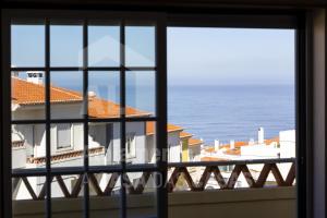 埃里塞拉Villa BelaVista by ACasaDasCasas的从窗户可欣赏到海景