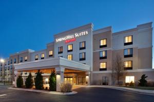 威奇托Springhill Suites by Marriott Wichita East At Plazzio的酒店前方的 ⁇ 染