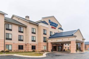 诺顿海岸Fairfield Inn & Suites by Marriott Muskegon Norton Shores的伦勃朗酒店 ⁇ 染