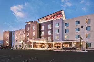 德雷珀TownePlace Suites by Marriott Salt Lake City Draper的停车场酒店 ⁇ 染
