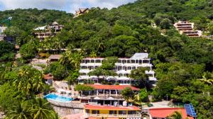 锡瓦塔塔内霍卡塔利娜海滩度假酒店的高山上度假村的空中景观