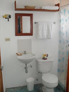 阿卡迪亚山林小屋的一间浴室