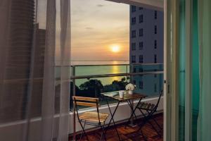 2R2B/Harmony Sunrise/1~8pax/Gurney/Mansion One