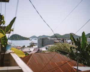 纳闽巴霍De Nata的从建筑物屋顶上可欣赏到水景