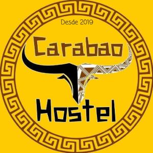 索雷CARABAO Hostel的黄色徽章,上面有 ⁇ 头标志