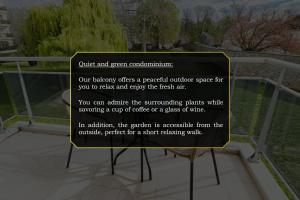 CourcouronnesThe Green Home - Quiet and Fully Equipped High-End Studio with parking的阳台上的标志,上面有标志