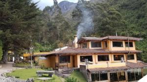 基多Hacienda Rumiloma by Rotamundos的山中大房子