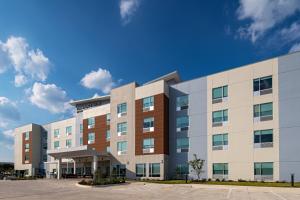圣安东尼奥TownePlace Suites San Antonio Northwest at The RIM的医院大楼前方的 ⁇ 染