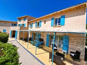 拉科斯特Cante Grillet的蓝色百叶窗和庭院度假屋