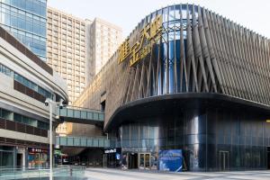 广州广州丽途国际公寓酒店（金融城店）的建筑的侧面有标志