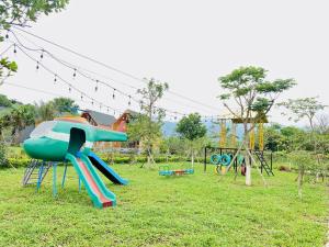Hoàng Yến Garden Ba Vì的儿童游玩区