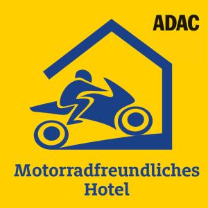 塞芬Waldgasthof Bad Einsiedel的骑摩托车的人的黄色标志
