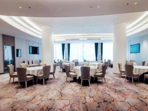 深圳深圳上海宾馆 -免费迷你吧及延迟退房的大型宴会厅配有桌椅