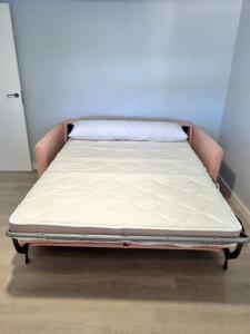 维戈Casa Alcabre (Samil)的一张带床垫的床铺