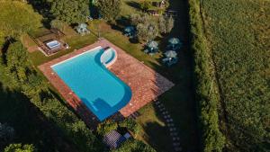 马内尔巴伊尔美罗格兰诺住宅公寓的游泳池的顶部景色