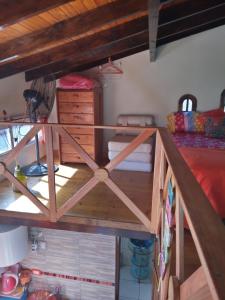 圣克莱门特雷图尤帕拉伊索公寓的房屋内带双层床的房间