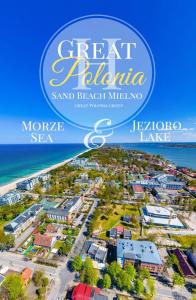 梅尔诺Great Polonia Sand Beach Mielno的一张海报,为伟大的罗杜勒姆度假村和海滩别墅