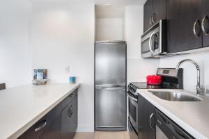 1BR Nob Hill w Gym short nr Union Sq SFO-85的厨房或小厨房