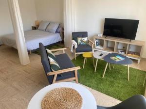 Spacious 1 bed in the Heart of City Center - 21的电视和/或娱乐中心