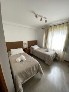 Samay Huasi - 3 dorm en suite - inmejorable ubicación - cochera cub客房内的一张或多张床位