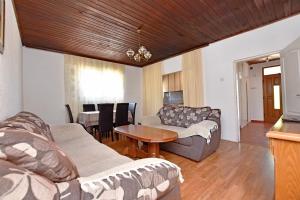 Country House Vukmanovic Bukovik平面图