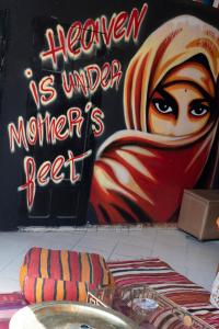 卡萨布兰卡Booking and hosting medina的戴着面纱的女人壁画