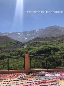 伊姆利尔Dar Amadine的山景阳台。
