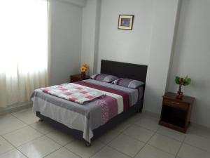 皮乌拉Hospedaje Residencial Los Fresnos - Miraflores Piura的卧室配有一张床
