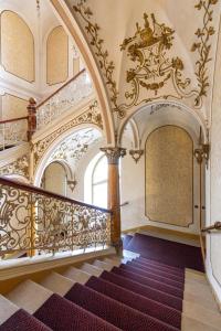 比尔森比尔森斯洛文酒店的金轨建筑中华丽的楼梯