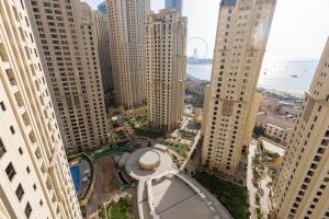 迪拜Travel Hub Premium的城市空中景观高楼
