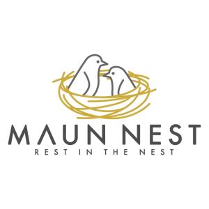 马翁Maun Nest Hotel的鸟巢标志中的两只鸟