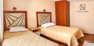 阿雷基帕SSAMANA MARÍA APARTMENT 102的一间客房内配有两张床的房间