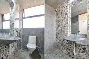 浦那FabHotel Brown Inn的浴室的两张照片,配有卫生间和水槽