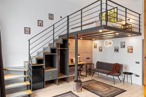 锡比乌6Rooms的阁楼公寓 - 带楼梯和用餐室