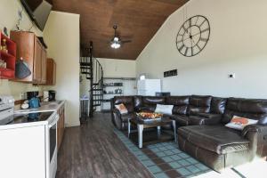 Hoot Owl Table Rock Lake - Amazing Lake Views!! - Game Room - Priced To Rent!!平面图