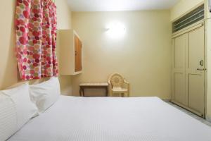 SPOT ON Harini Lodge客房内的一张或多张床位