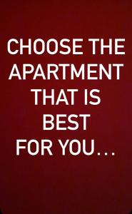 代森扎诺-德尔加达Molino Apartments的一种标志,表明选择最适合你的约会