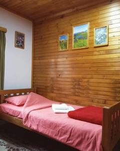 AndrijevicaHousehold Nikolic - Andrijevica, Montenegro的一间卧室配有一张木墙床