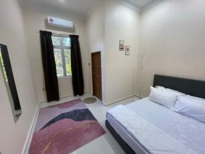 King's Cottage Homestay Kubang Kerian客房内的一张或多张床位